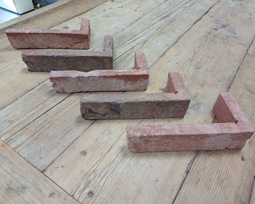 Hoekstrip Geba 294 rood zwart bont waalformaat.