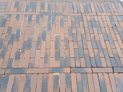 Gebakken Waaltjes bruin zwart getrommeld 8cm hoog.